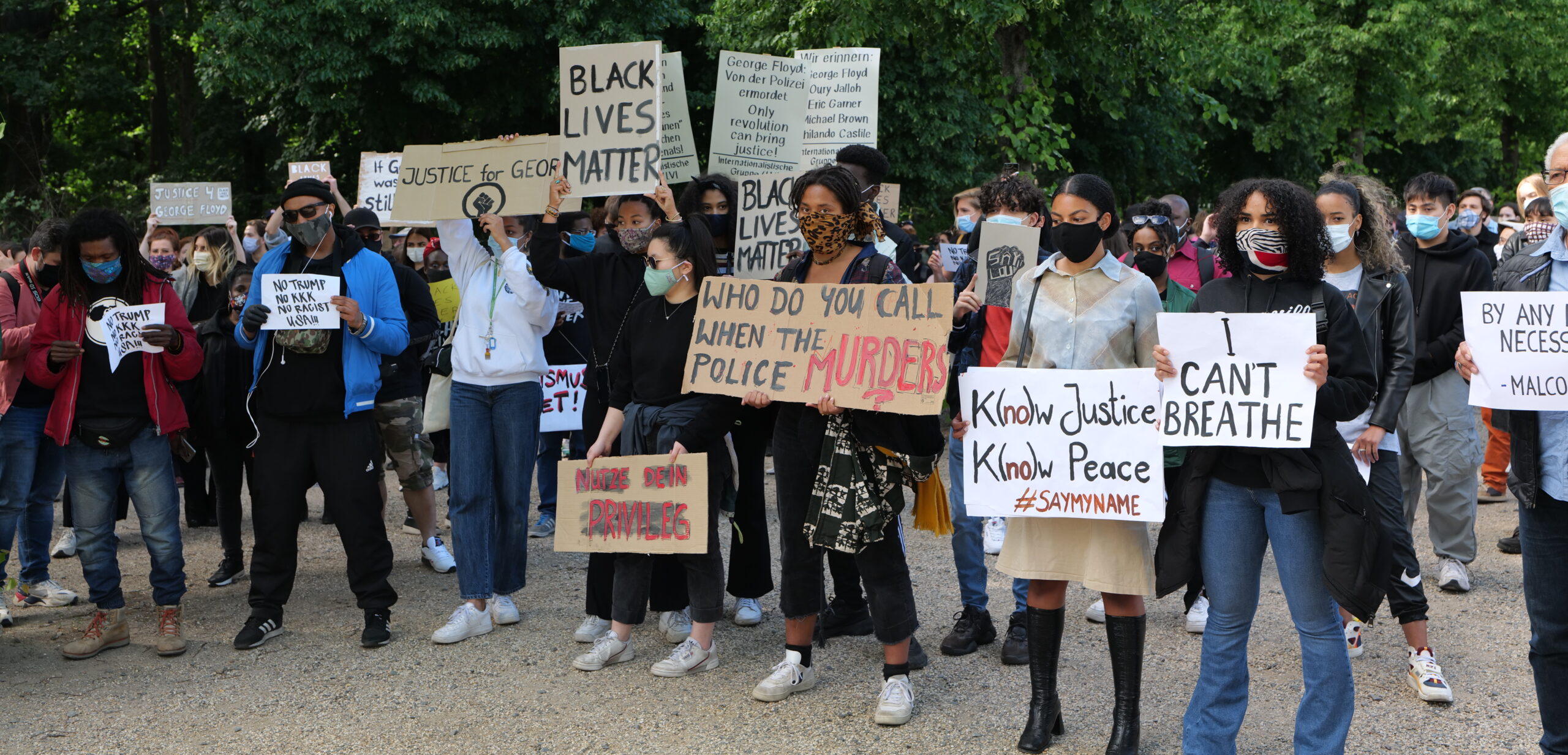 BlackLivesMatter_protest_Berlin_2020-05-30_27_(cropped)